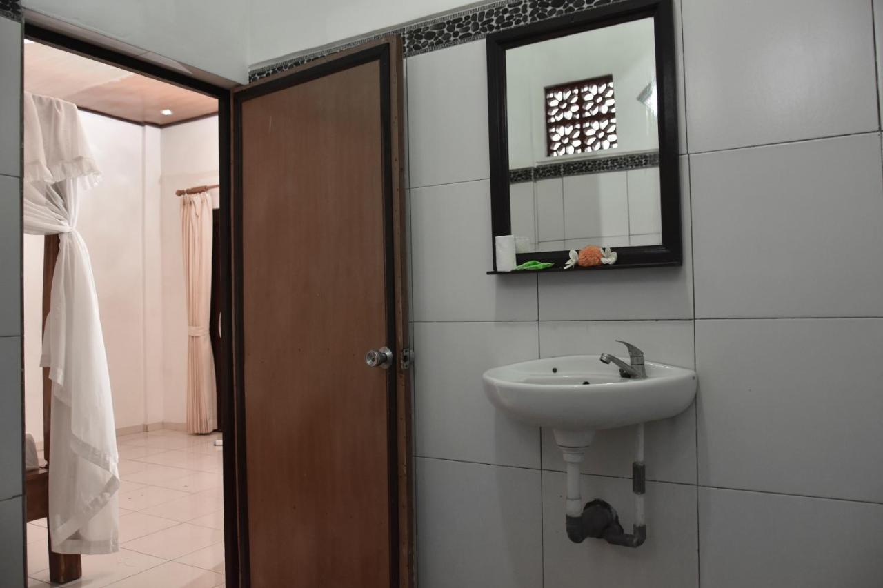 Warung Ombak Homestay Амед Екстер'єр фото